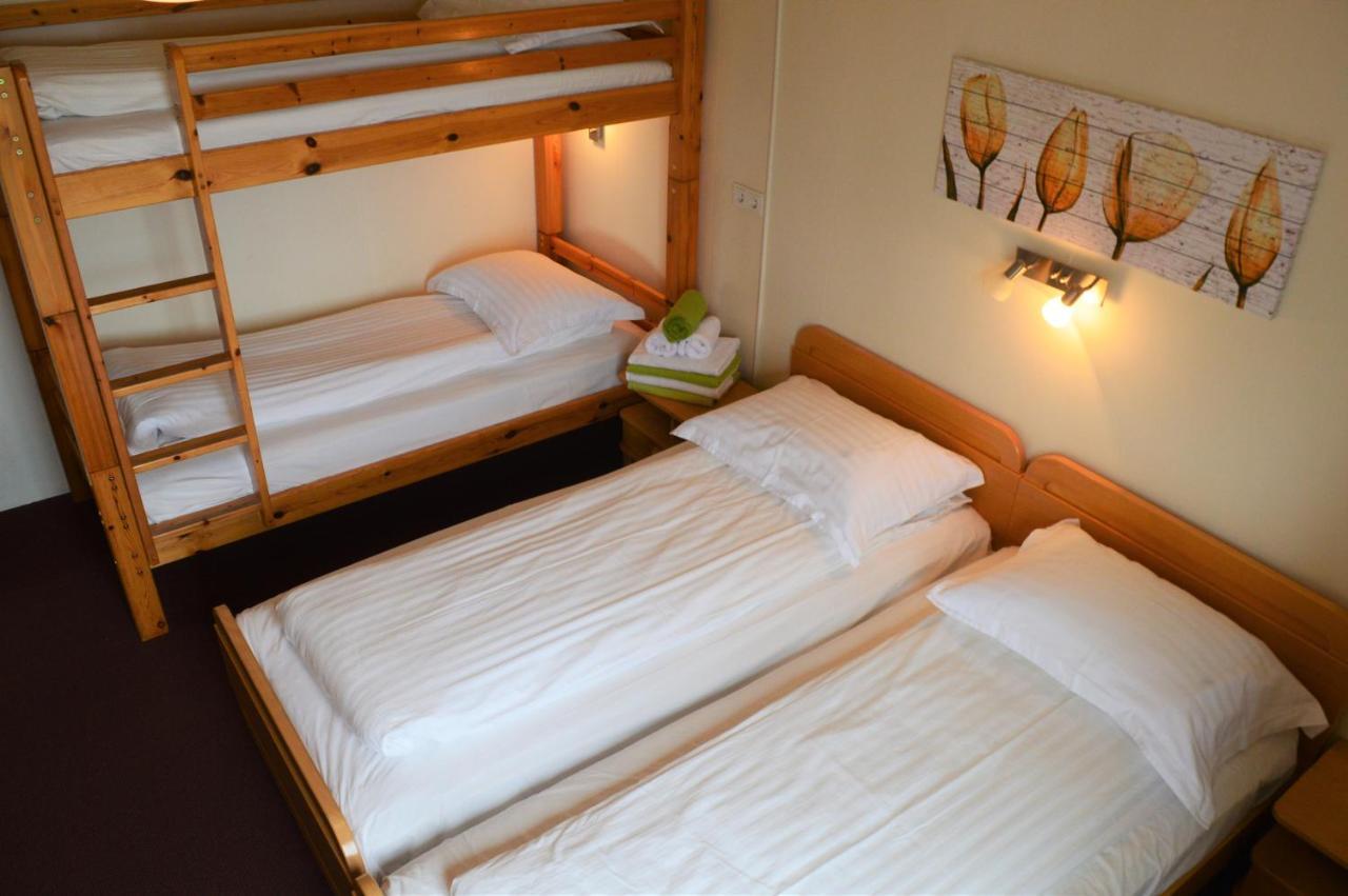 Berunes Hi Hostel Bagian luar foto